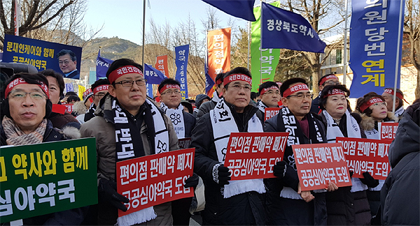 "편의점약 확대, 문 대통령 강조한 국민안전과 대치"