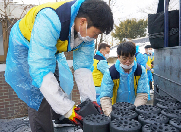 CJ헬스, 오송공장 연탄 나눔 봉사활동으로 온정 나눠