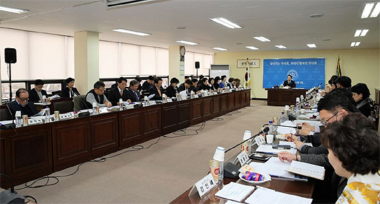 계속되는 약사 증원 주장…약사회, 자체연구 맞불