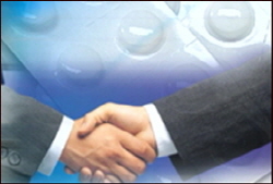 외부 오리지널 영입 러시…빈약한 제품개발의 현실