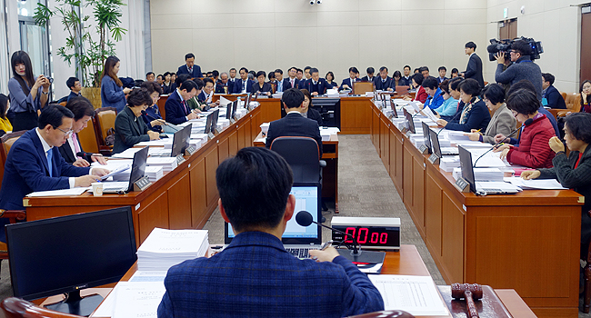아동수당에 묻힌 보건의료…이대·세종 사태 겉핥기만