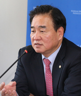 임수흠 "한의협회장, 의료기기 쓰려면 의대 입학하라"