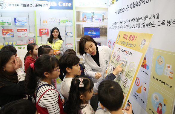 약본부, 어린이 의약품안전사용 학습장 '인기'