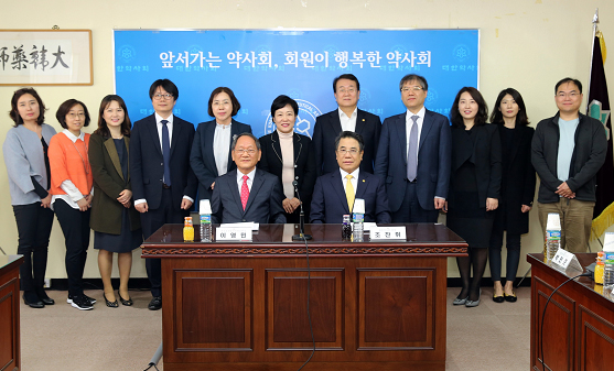 조찬휘-이영민 14개월만에 조우…의제는 부작용 보고 