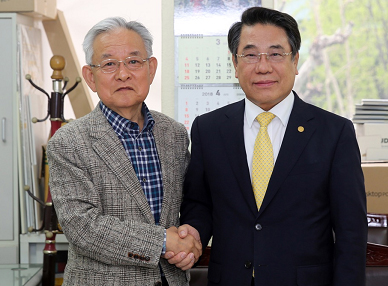 두 손잡은 조찬휘-문재빈…총회 5월 10일 이전 개최