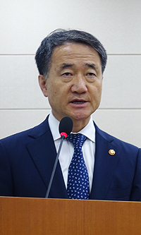 박능후 장관 "발사르탄 사태, 제네릭 목록 정비 필요"