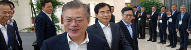 문 대통령 "의료 등 공공기관, '혁신성장' 마중물 돼야" 