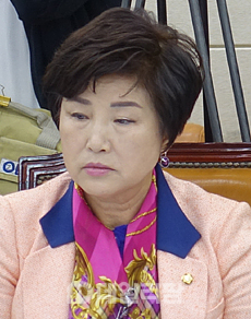 박능후 "의약품 일련번호, 현실에 맞게 단계별 적용 검토"