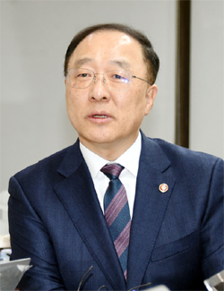 기획재정부장관에 홍남기 국무조정실장 내정