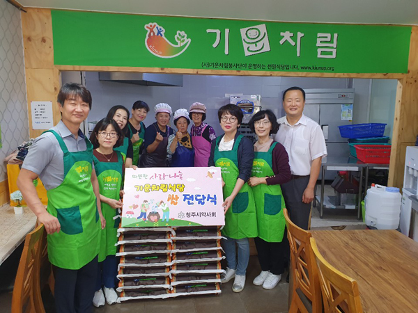 청주시약, 지역 어르신들 위해 '착한 식당'에 쌀 기증 