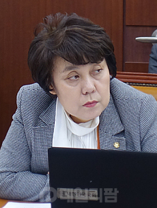 복지부 주최 공보의 체육대회에 '선정적 걸그룹 공연' 논란