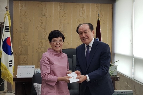 강남구약, 한국마약퇴치운동본부에 후원금 전달 