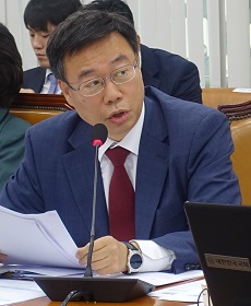 김승택 "오리지널만 처방하도록 코드제한한 병원 조사"