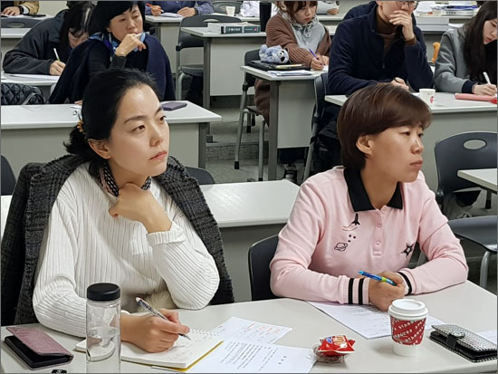 밤을 잊은 부산 약사들…12년째 이어지는 한방 열공