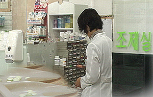 복지부 "조제실 외부 격리 필요"…개방 요구에 난색