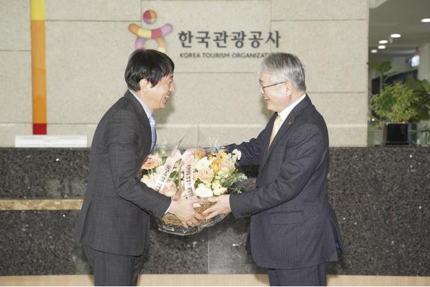 김용익 공단 이사장, 플라워 버킷 챌린지 동참