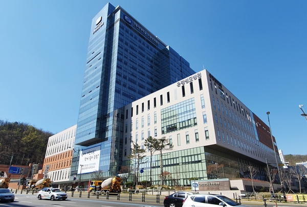 은평성모병원, 17일만에 정상화…주변약국도 기지개