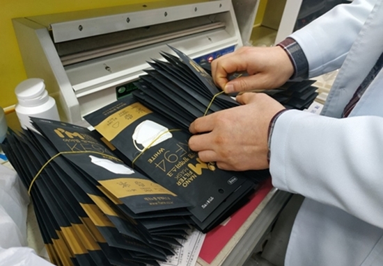 공공재된 마스크…약국기반 건강보험 적용 공론화