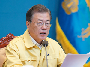 문 대통령 "비대면 의료서비스 등 관련 산업 적극 육성"