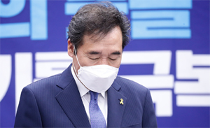 총선 압승 이낙연 위원장의 첫 방문지는 약국이었다