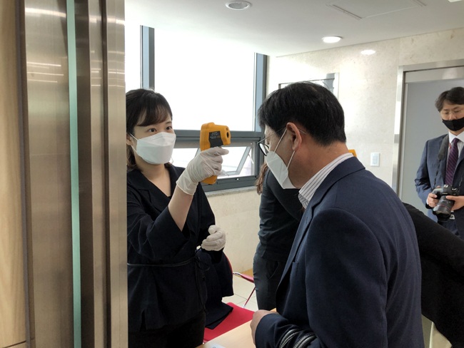 '코로나19' 속 확 바뀐 대면 수가협상 현장 풍경