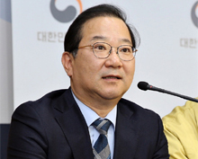 김대업 "약사는 공무원 아냐…공적마스크 6월말 종료"