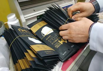 "약국이 마스크 땡처리 장소냐?"…일방적 정책에 '폭발'