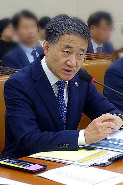 박능후 "복수차관 도입 시 보건 전담실 3개로 확대"