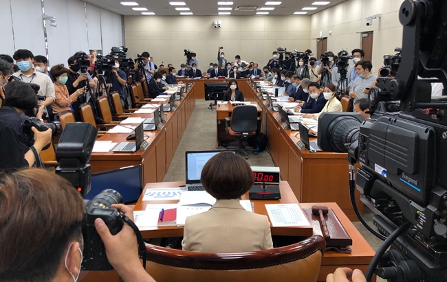 복지위 '화상투약기·원격의료·코로나 백신' 격론장 부상