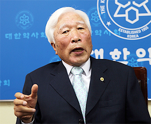 한약분쟁·의약분업 관통하는 백전노장 김희중 약사