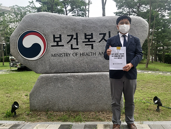 의협, 첩약급여 반대 대의원 서명지 182장 제출