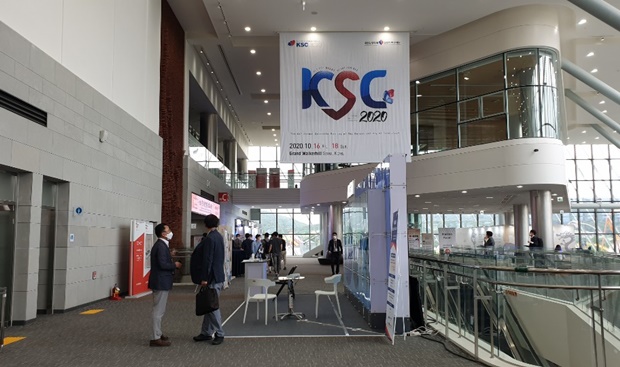 마스크·띄어앉기·가림막...심장학회, 긴장감 속 개막