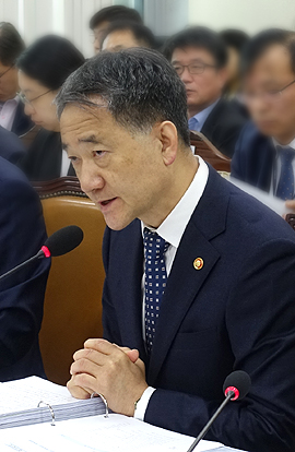 박능후 "원격의료, 찬반논할 의·병·정·산 테이블 검토"