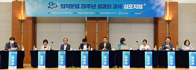 醫 "약사조제 정확도 못믿어"…藥 "처방목록 왜 안주나"