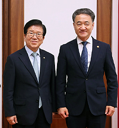 박능후 "백신 개발사와 협약…임상 등 책임지고 지원"