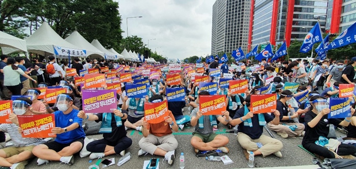 휴진 이어 거리로 나선 의사들…여의도에 2만여명 운집