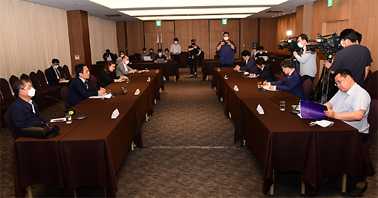 의-정, 의대정원 확대 협의 결렬...복지부 "철회 불가"