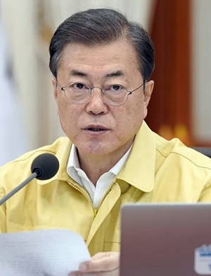 문 대통령 "코로나 심각…의사 불법휴진 엄정 대응"