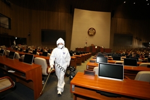 국회 '셧다운'…출입기자 코로나 확진에 의사일정 중단