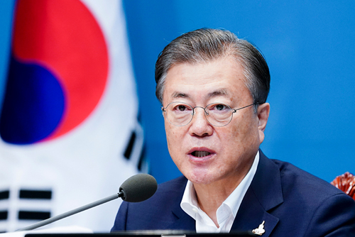 문 대통령 "보건차관 역할 중요…의료계와 적극 소통을"