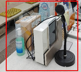 코로나에 약국 진풍경...가림막 이어 마이크 등장