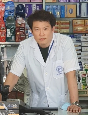 [영상] 약국 앞 응급환자 심폐소생술로 구한 약사