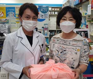 서초구약, 추석 맞아 전 회원 약국 방문해 선물 전달