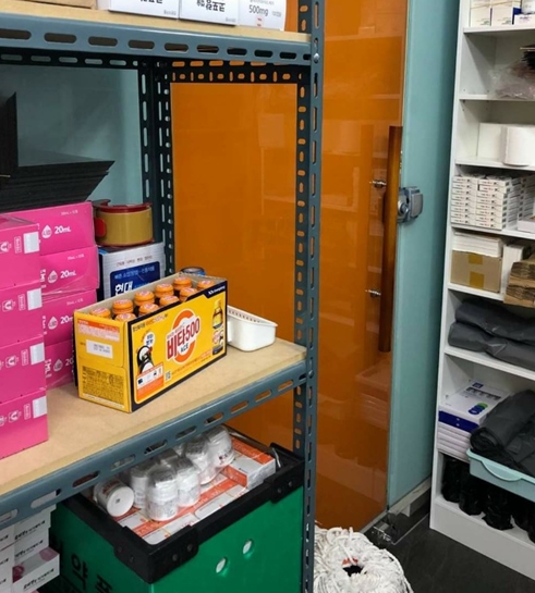 "드링크 먹고 가세요"...택배직원 향한 약국의 배려 