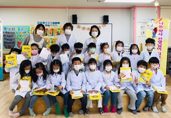 부산시여약사회, 어린이 40명에 올바른 약 사용법 교육 

