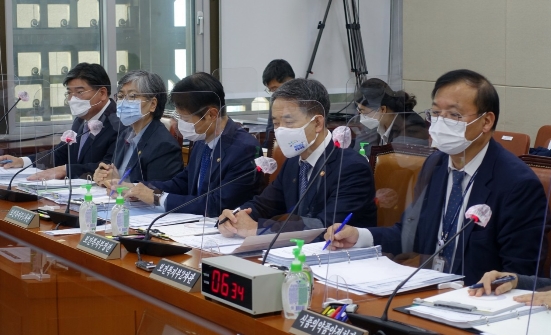 백신 사망사건 집중질의…대체조제 법제화 '핫이슈'