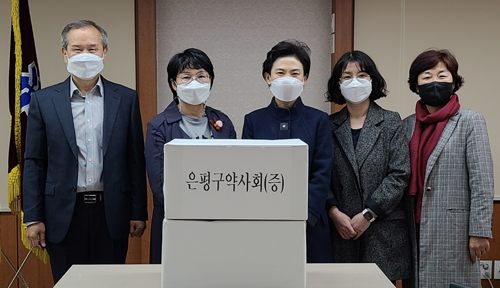 은평구약, 마을공동체 지원센터에 황사마스크 전달
