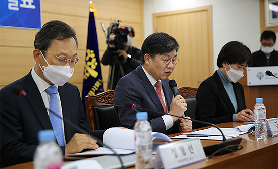 경사노위 "2022년부터 의대·간호대 정원 늘려야"