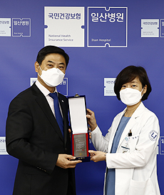 건강보험 일산병원 '사랑의 헌혈' 적십자사 감사패 수상
