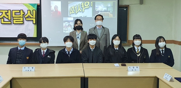 서울 강동구약, 고등학생 7명에 장학금 전달